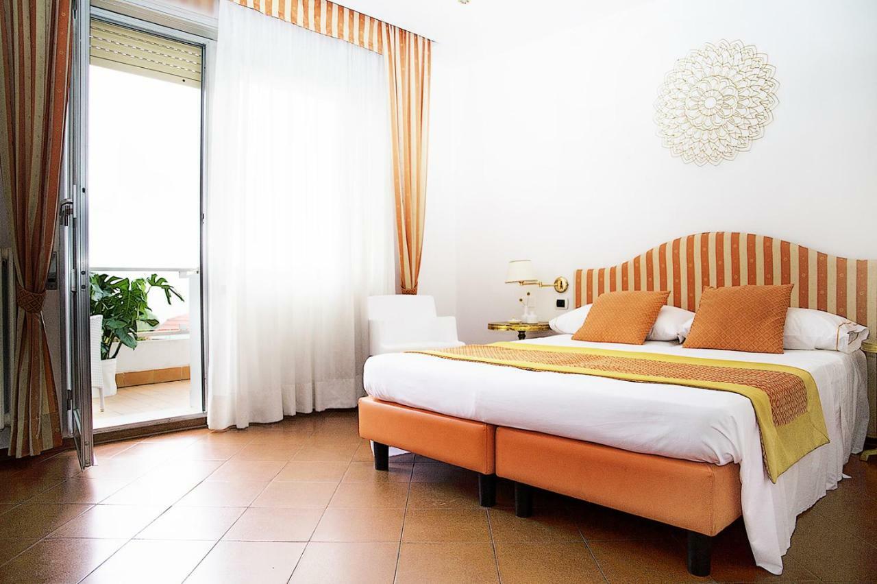 Hotel Iva دْيانو مارينا المظهر الخارجي الصورة