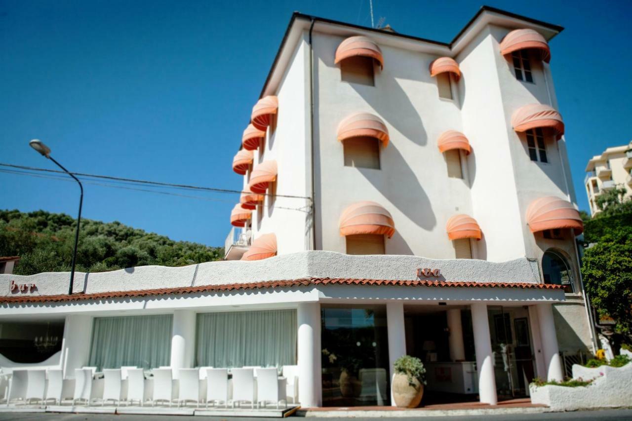 Hotel Iva دْيانو مارينا المظهر الخارجي الصورة