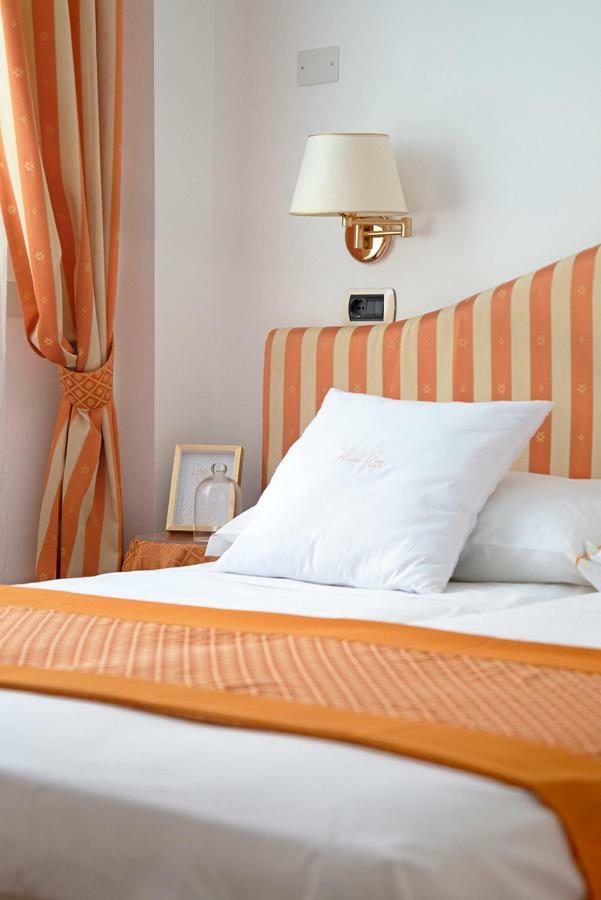 Hotel Iva دْيانو مارينا المظهر الخارجي الصورة